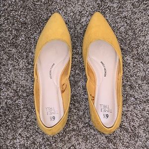 Yellow flats shoes